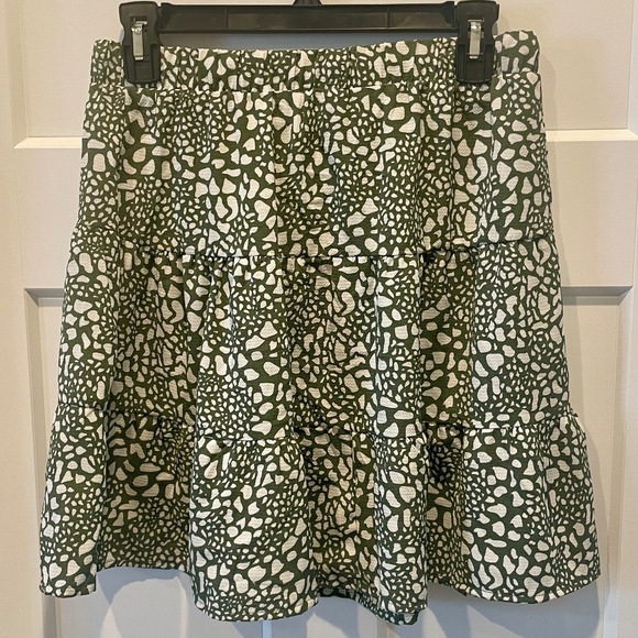 Vero Moda Graycen Skirt, NWOT, M, Olive Green/Cream abstract print Mini - Picture 4 of 7